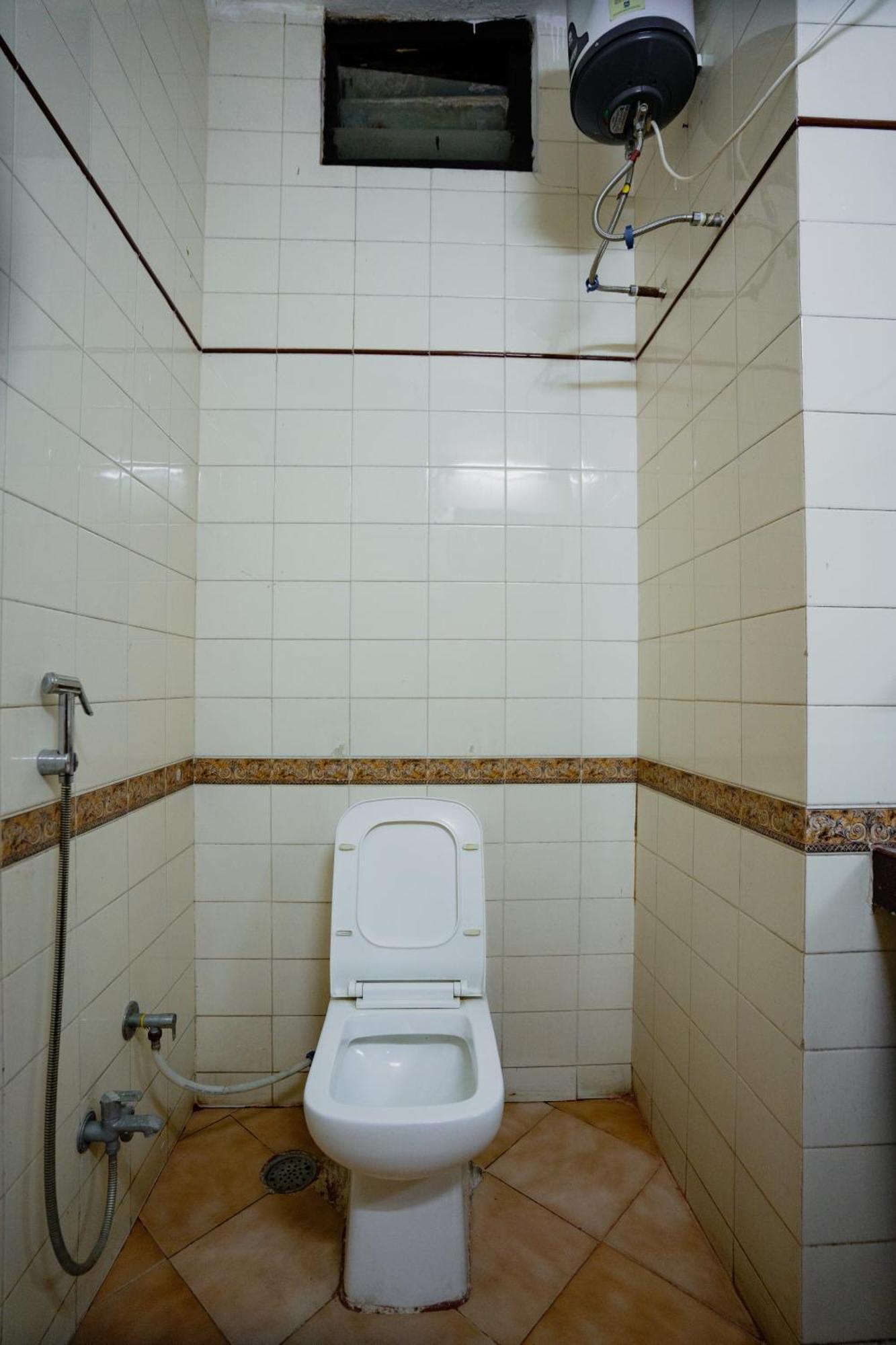 Hotel Girdhar Mahal Индор Екстериор снимка