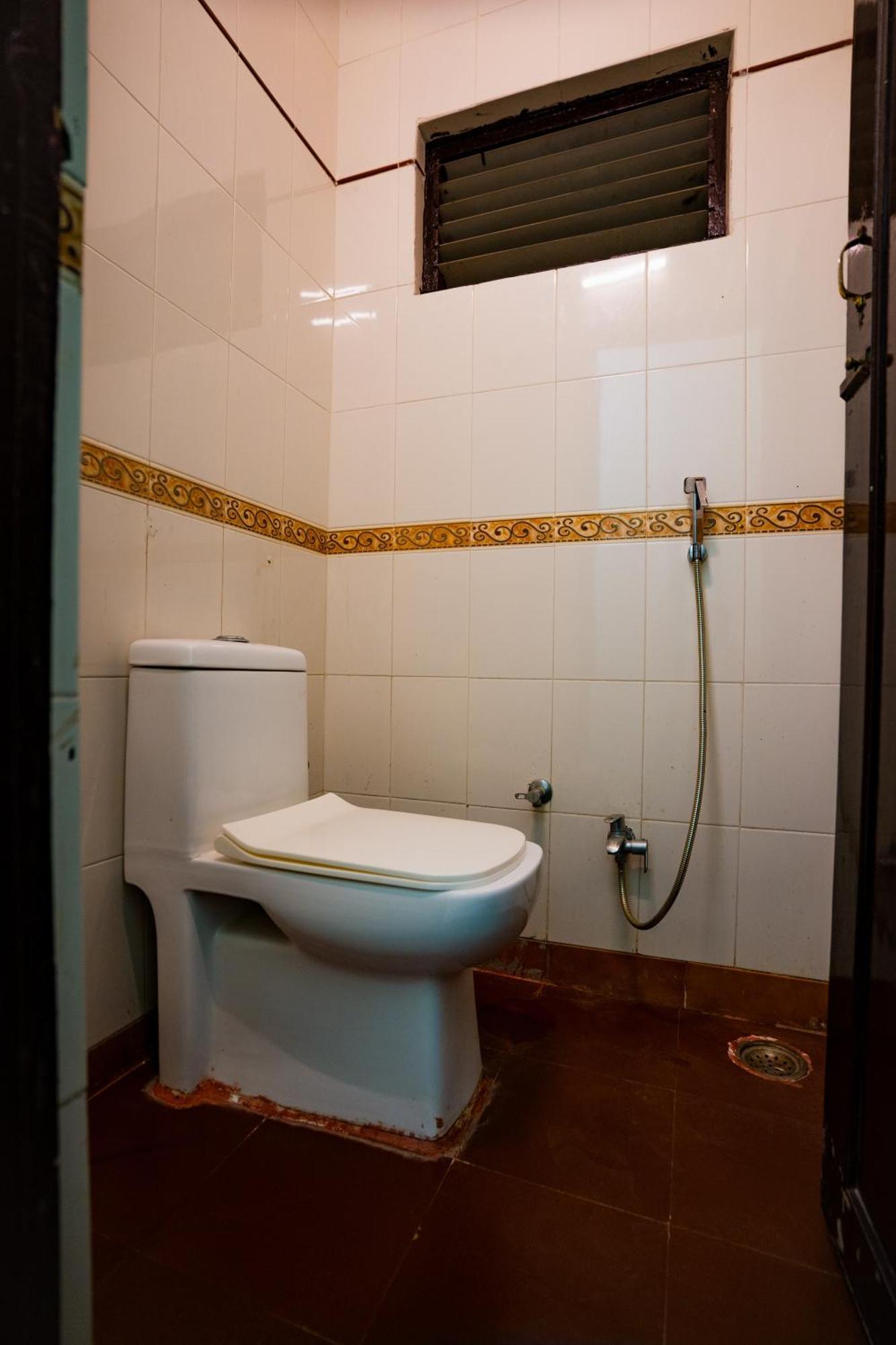 Hotel Girdhar Mahal Индор Екстериор снимка