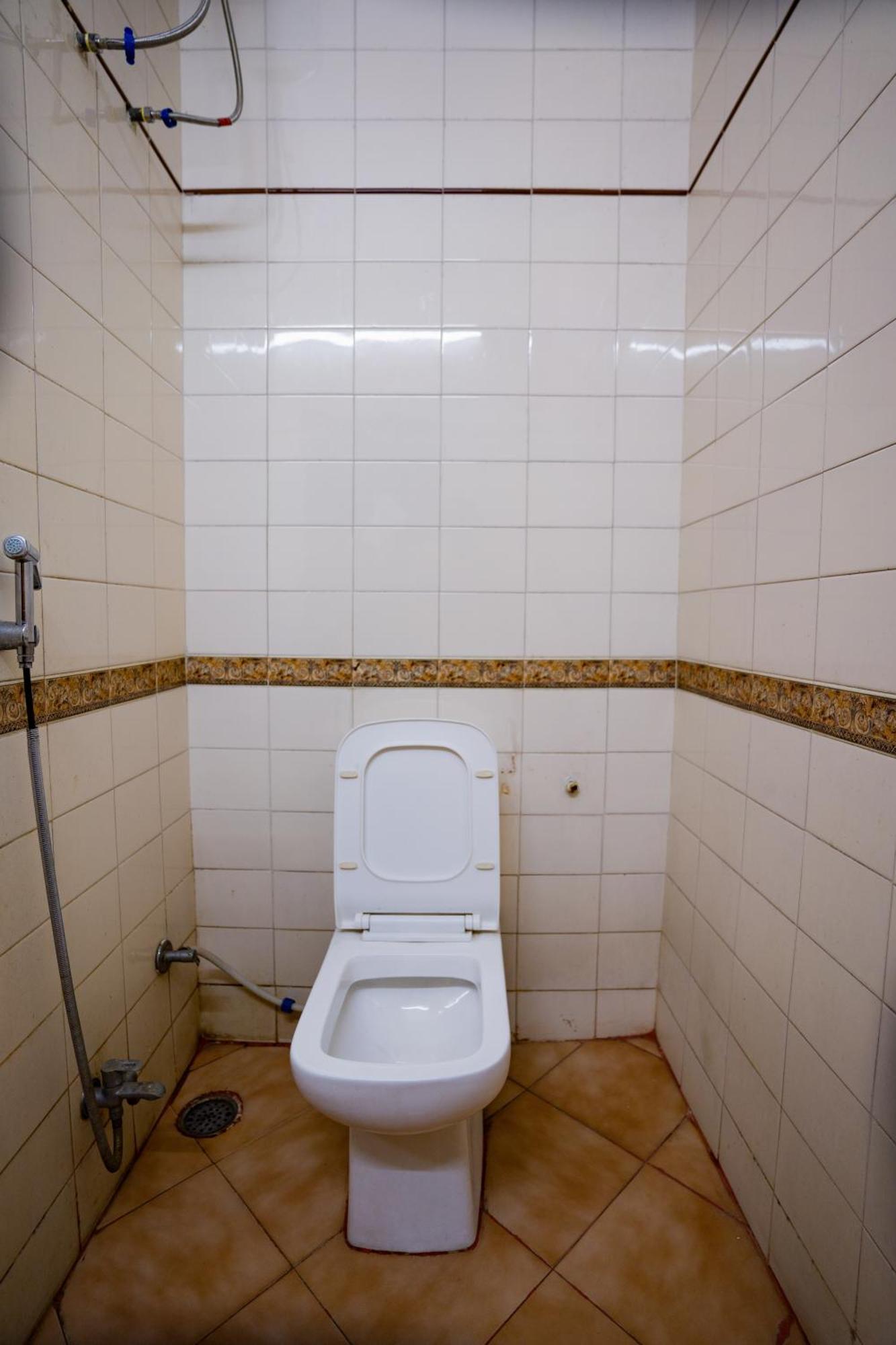 Hotel Girdhar Mahal Индор Екстериор снимка