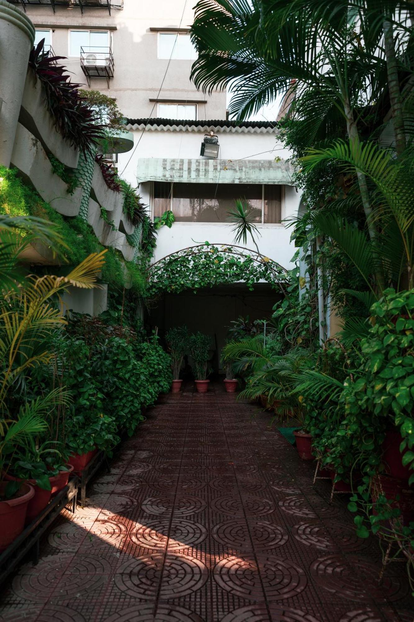Hotel Girdhar Mahal Индор Екстериор снимка